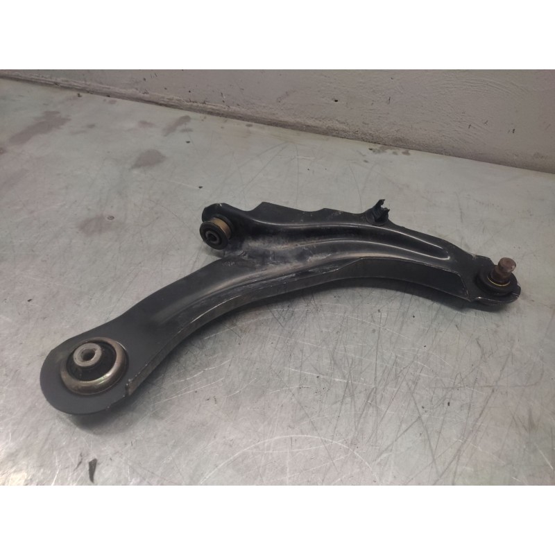Recambio de brazo suspension inferior delantero derecho para renault scenic ii 1.5 dci diesel referencia OEM IAM 3