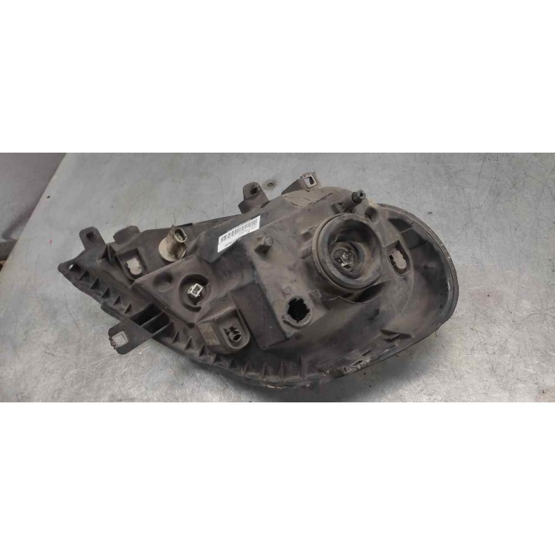 Recambio de faro izquierdo para renault trafic combi (ab 4.01) 2.0 dci diesel fap cat referencia OEM IAM - Blanco 2