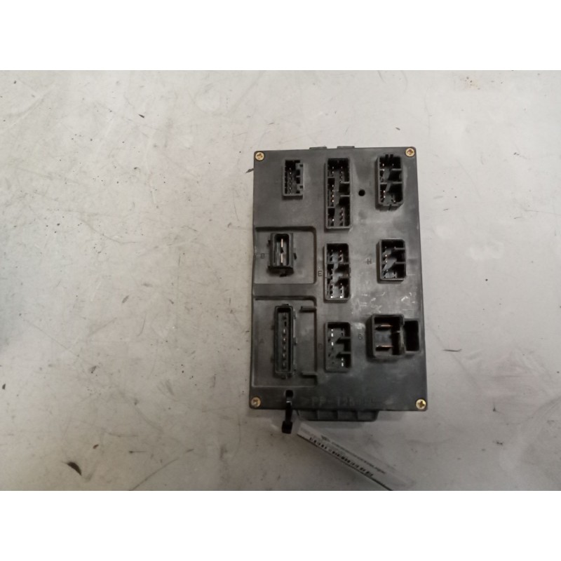 Recambio de caja reles / fusibles para iveco eurocargo 05.03  5.9 diesel referencia OEM IAM 504050822 - Blanco 2