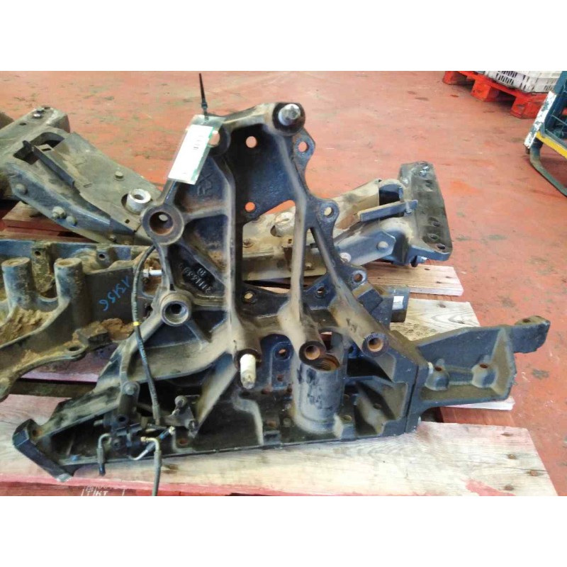 Recambio de soporte para renault serie t fg 4x2 cabina high-sleeper referencia OEM IAM 21116689 82232523 DERECHA