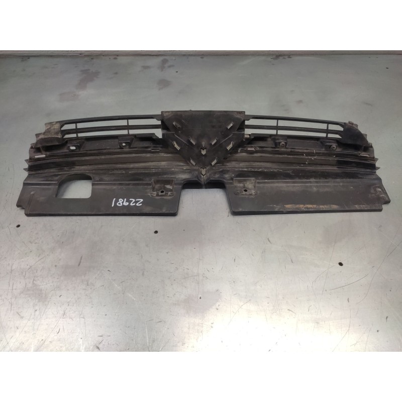 Recambio de rejilla delantera central para citroën c5 berlina collection referencia OEM IAM 9636751980 - Negro 2