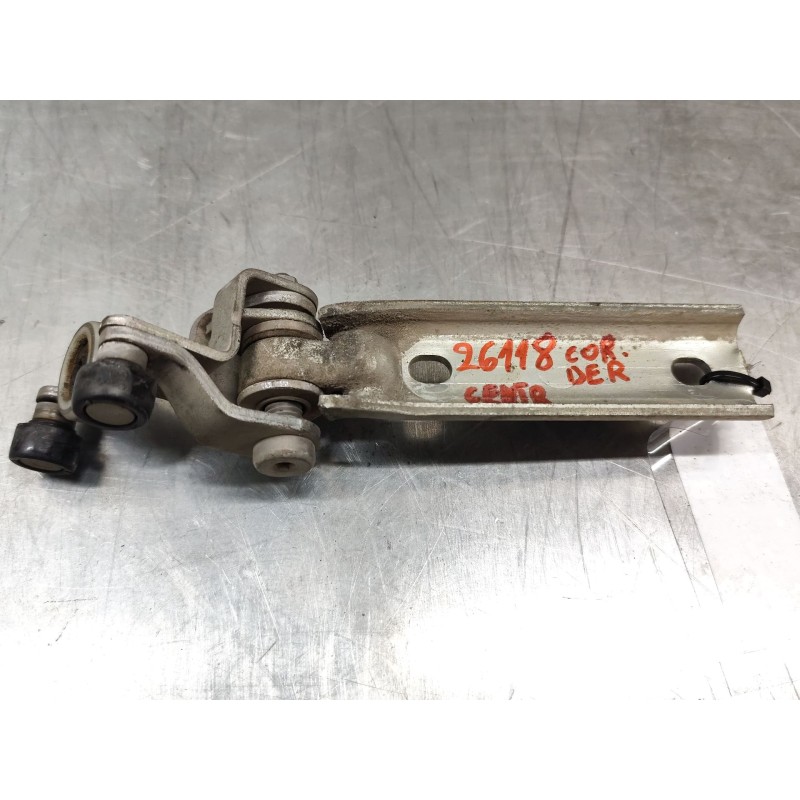 Recambio de bisagra puerta corredera para iveco daily config. paquetería cabina simple 35s... batalla 3750 referencia OEM IAM - Blanco