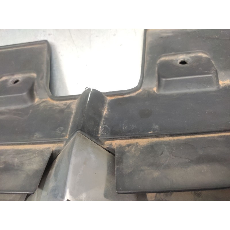 Recambio de rejilla delantera central para citroën c5 berlina collection referencia OEM IAM 9636751980 - Negro 3