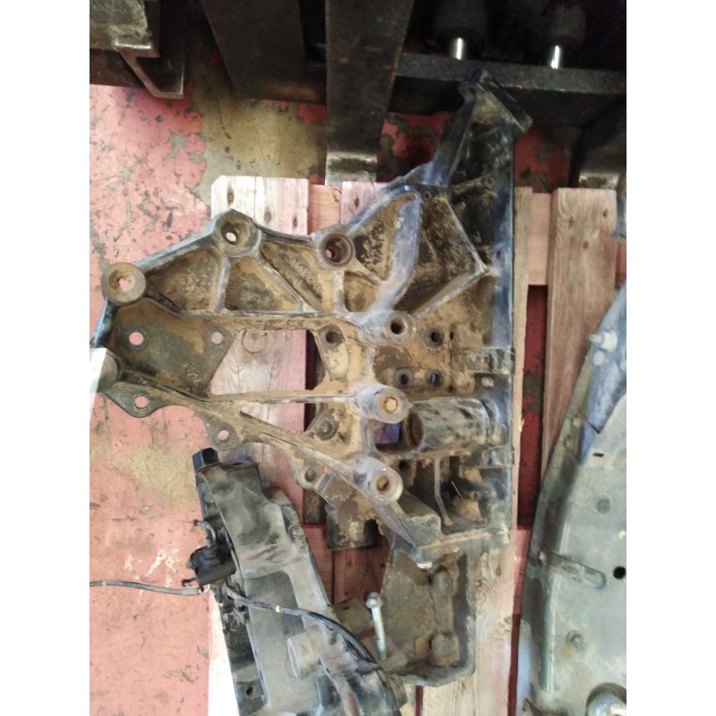 Recambio de soporte para renault serie t fg 4x2 cabina high-sleeper referencia OEM IAM 21116690 82232587 IZQUIERDA