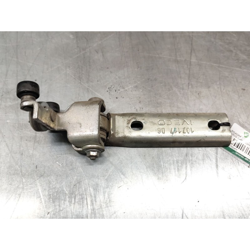 Recambio de bisagra puerta corredera para iveco daily config. paquetería cabina simple 35s... batalla 3750 referencia OEM IAM - Blanco 4