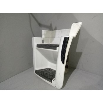 Recambio de peldaño izquierdo para iveco stralis (as) 12.9 diesel referencia OEM IAM 504136555  