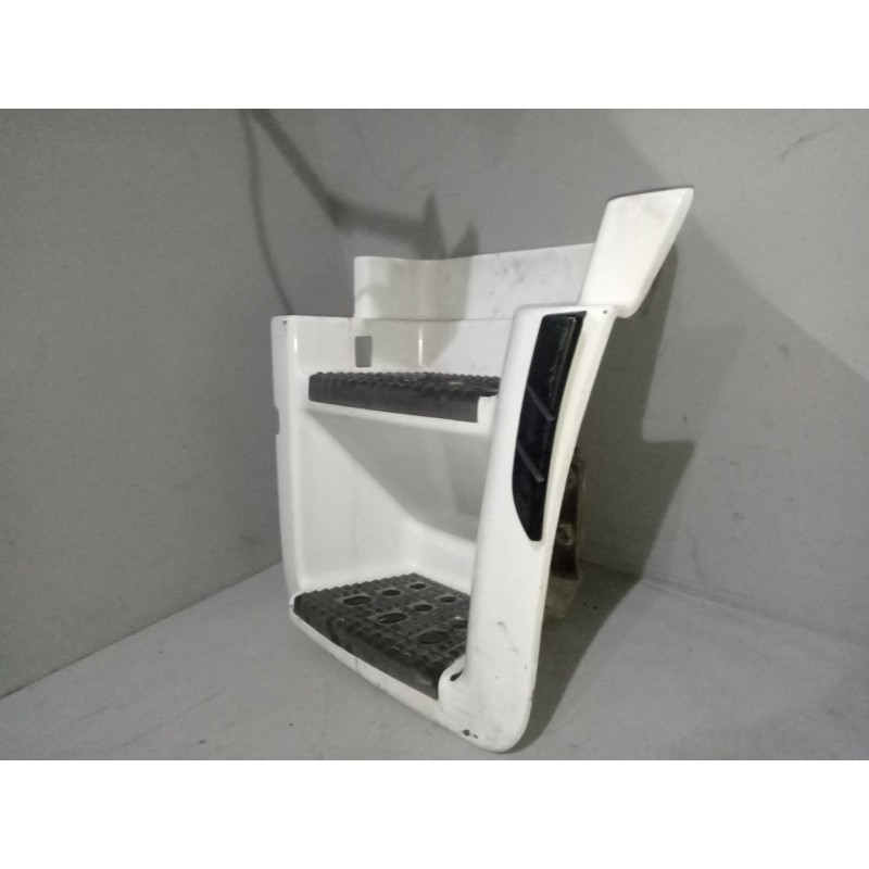 Recambio de peldaño izquierdo para iveco stralis (as) 12.9 diesel referencia OEM IAM 504136555 - Blanco 3