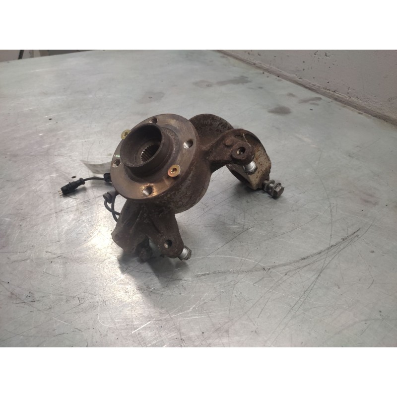 Recambio de mangueta delantera derecha para renault scenic ii 1.5 dci diesel referencia OEM IAM 3