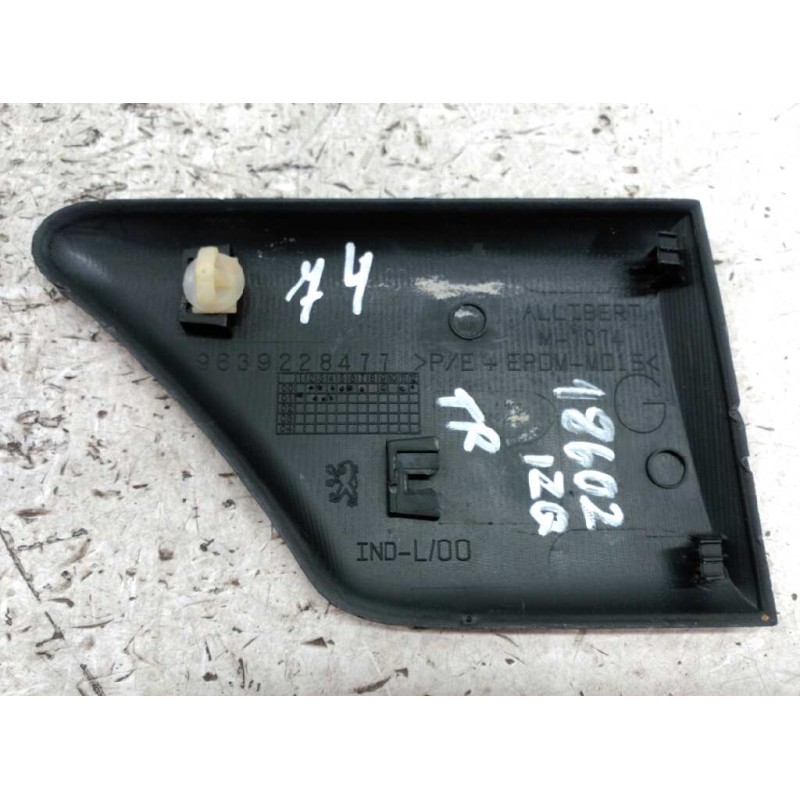 Recambio de moldura para peugeot partner (s1) combispace referencia OEM IAM 9639228477 TRASERA IZQUIERDA 15 , 5 2