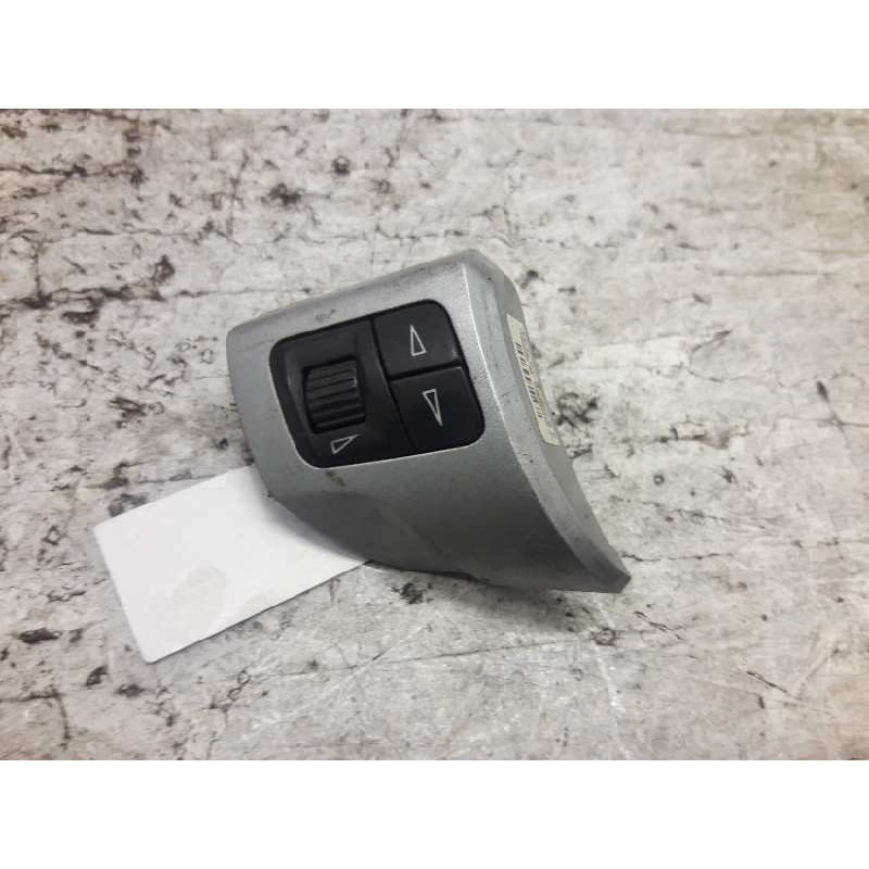 Recambio de mando volante para opel astra gtc cosmo referencia OEM IAM 13208859  