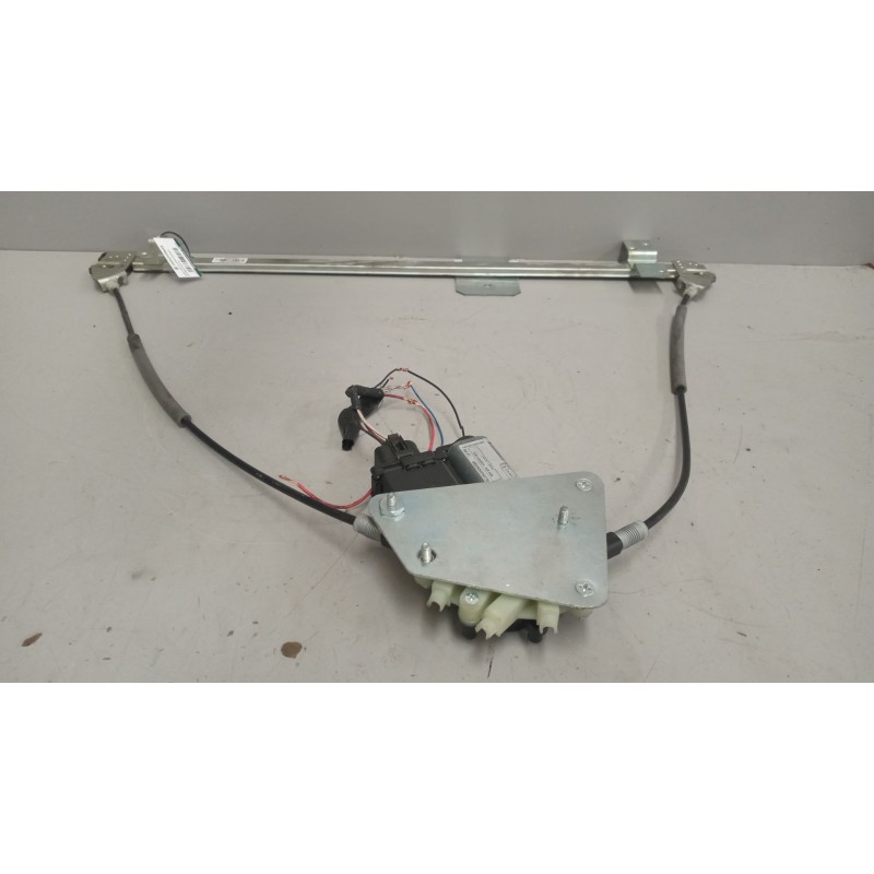 Recambio de elevalunas delantero izquierdo para daf serie xf105.xxx 12.9 diesel referencia OEM IAM 1779721  