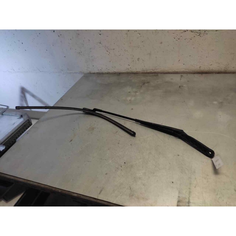 Recambio de brazo limpia delantero izquierdo para peugeot 308 sw confort referencia OEM IAM - Gris 2
