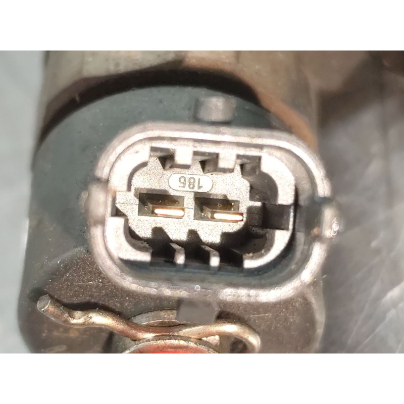 Recambio de inyector para iveco daily config. paquetería cabina simple 35s... batalla 3750 referencia OEM IAM 504088755 - Blanco 2