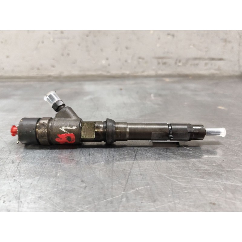 Recambio de inyector para iveco daily config. paquetería cabina simple 35s... batalla 3750 referencia OEM IAM 504088755 - Blanco 4