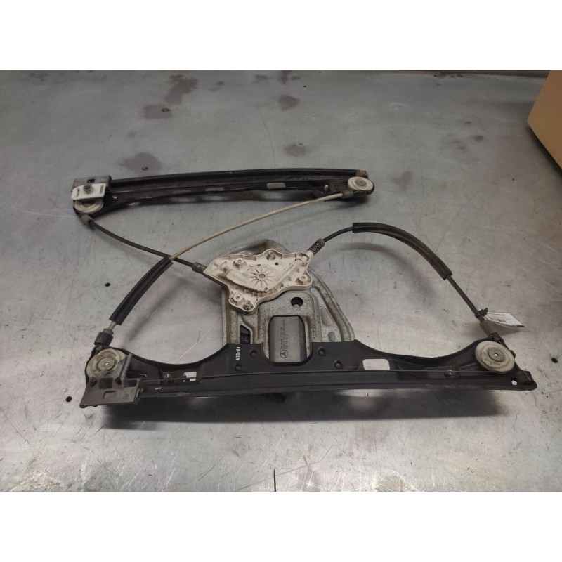 Recambio de elevalunas delantero izquierdo para mercedes-benz clase c (w203) berlina 270 cdi (203.016) referencia OEM IAM A22082