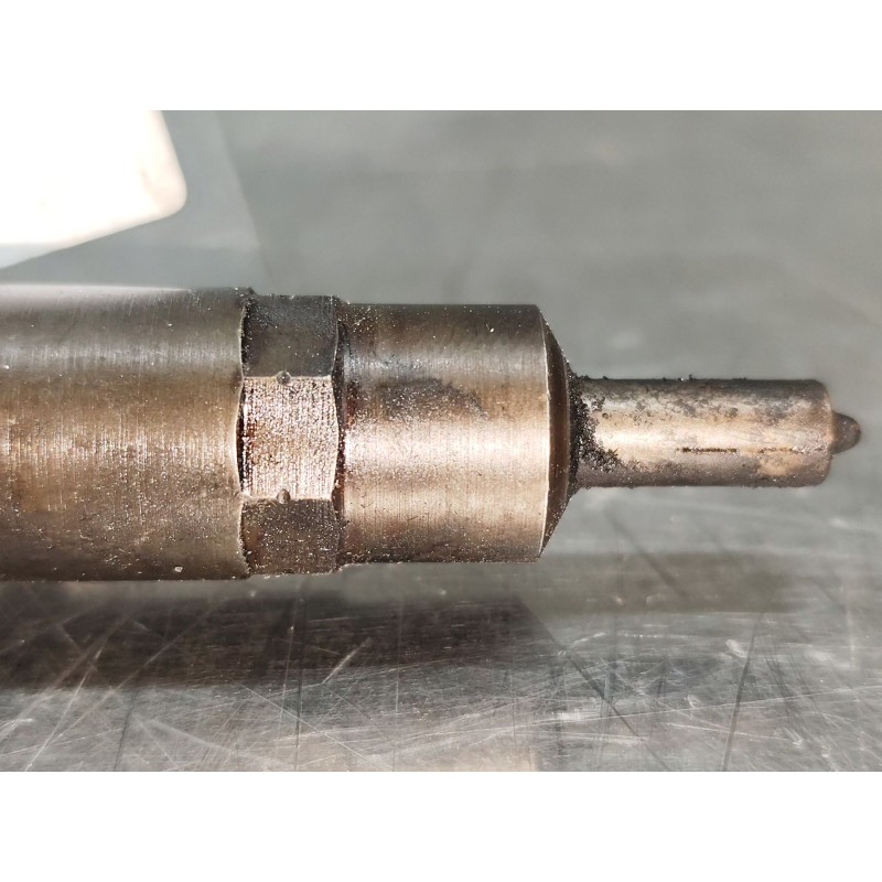 Recambio de inyector para iveco daily config. paquetería cabina simple 35s... batalla 3750 referencia OEM IAM 504088755 - Blanco 2