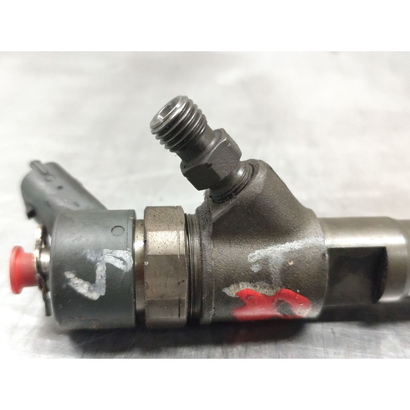 Recambio de inyector para iveco daily config. paquetería cabina simple 35s... batalla 3750 referencia OEM IAM 504088755 - Blanco 2