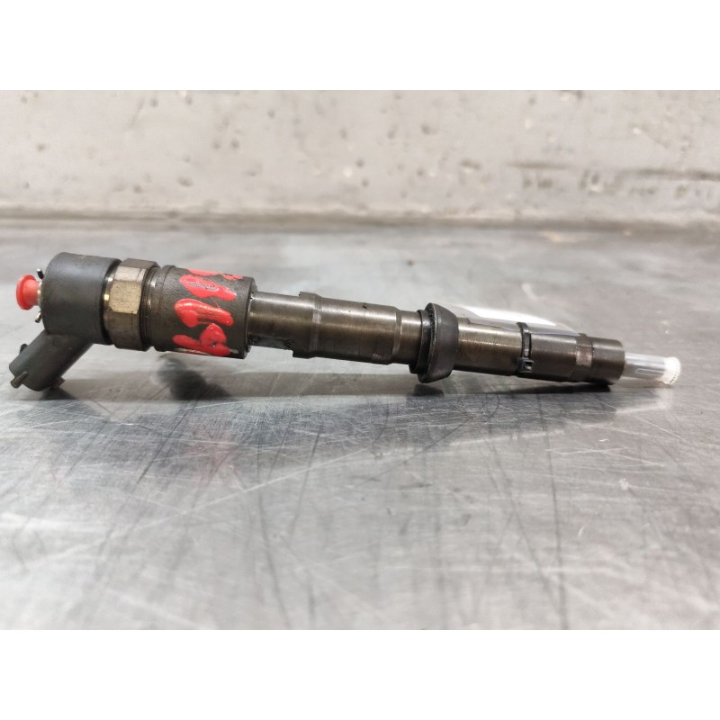 Recambio de inyector para iveco daily config. paquetería cabina simple 35s... batalla 3750 referencia OEM IAM 504088755 - Blanco 5