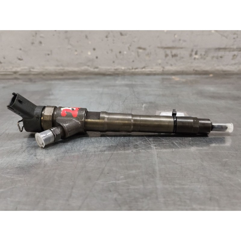 Recambio de inyector para iveco daily config. paquetería cabina simple 35s... batalla 3750 referencia OEM IAM 504088755  