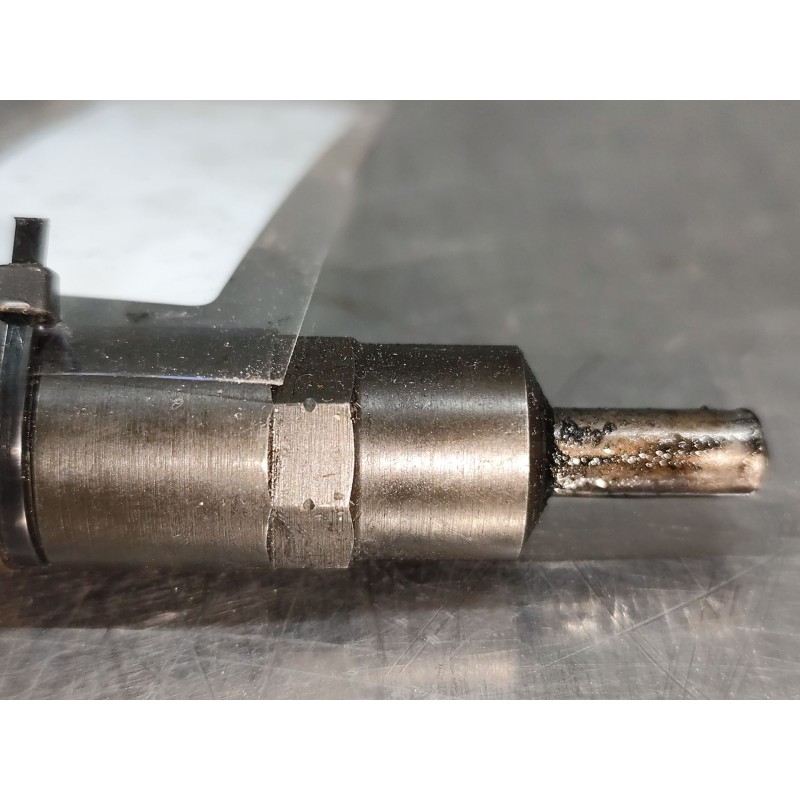 Recambio de inyector para iveco daily config. paquetería cabina simple 35s... batalla 3750 referencia OEM IAM 504088755 - Blanco 2