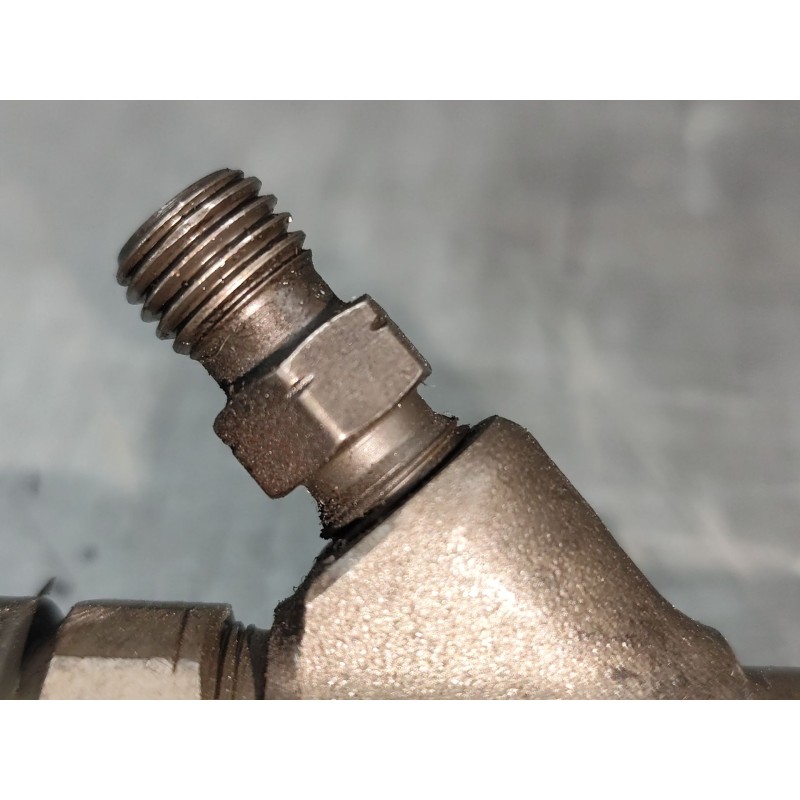 Recambio de inyector para iveco daily config. paquetería cabina simple 35s... batalla 3750 referencia OEM IAM 504088755 - Blanco 3