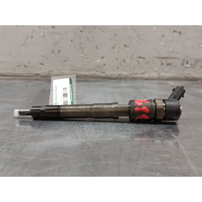 Recambio de inyector para iveco daily config. paquetería cabina simple 35s... batalla 3750 referencia OEM IAM 504088755 - Blanco 5