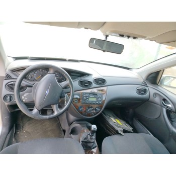ford focus berlina (cak) del año 2000
