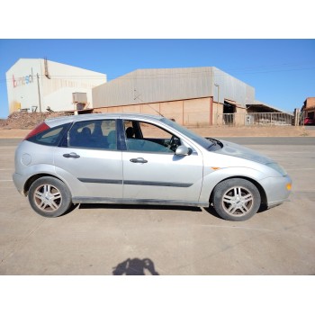 ford focus berlina (cak) del año 2000