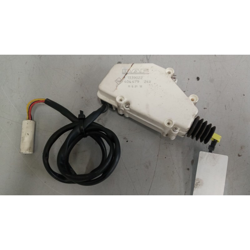 Recambio de motor cierre centralizado delantero derecho para daf serie xf105.xxx 12.9 diesel referencia OEM IAM 1339022  