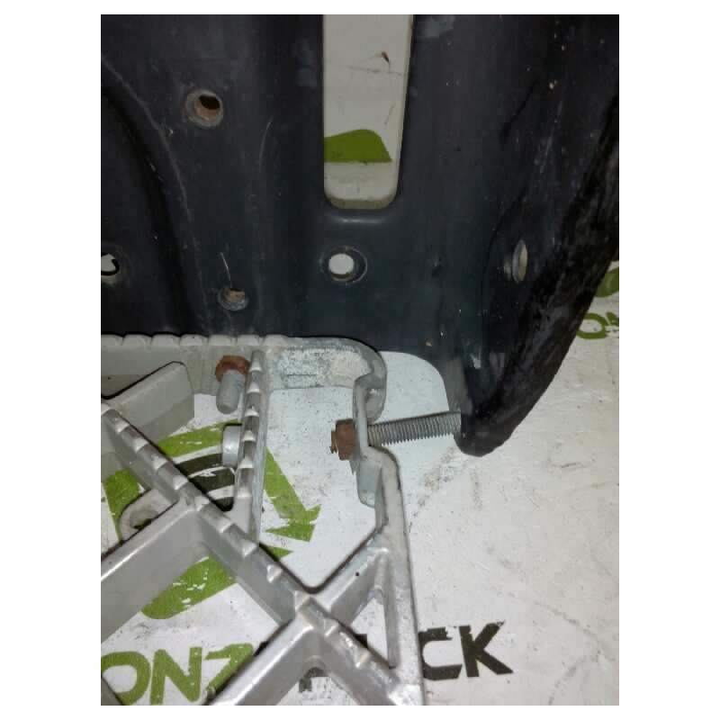 Recambio de peldaño derecho para scania serie 4 (p/r 144 l) fsa 460 (4x2) e2 corto cr 13 / 14 b referencia OEM IAM 1515194 - Blanco 2
