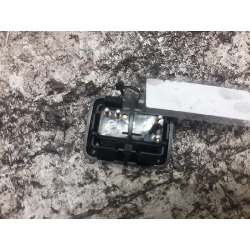 Recambio de mando elevalunas trasero izquierdo para mercedes-benz clase c (w202) berlina 180 (202.018) referencia OEM IAM 202820 2