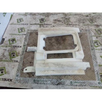 Recambio de molduras delanteras para renault m 180.13/c midliner e2 fki modelo 180.13 132 kw cabina doble referencia OEM IAM DER