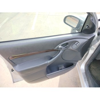 ford focus berlina (cak) del año 2000