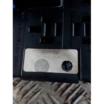Recambio de caja reles / fusibles para renault magnum e-tech 2000 referencia OEM IAM 5010428802  