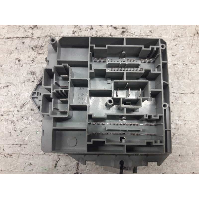 Recambio de caja reles / fusibles para alfa romeo 147 (190) 1.6 ts 120 collezione referencia OEM IAM 51742419 - Blanco 2