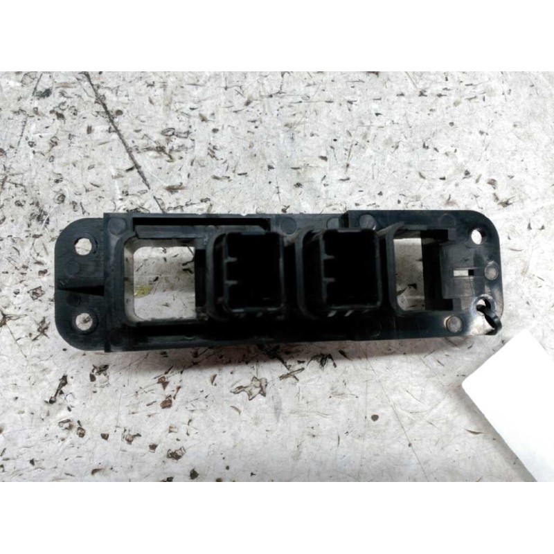 Recambio de botonera para kia carnival ii 2.9 cdri ex referencia OEM IAM 2