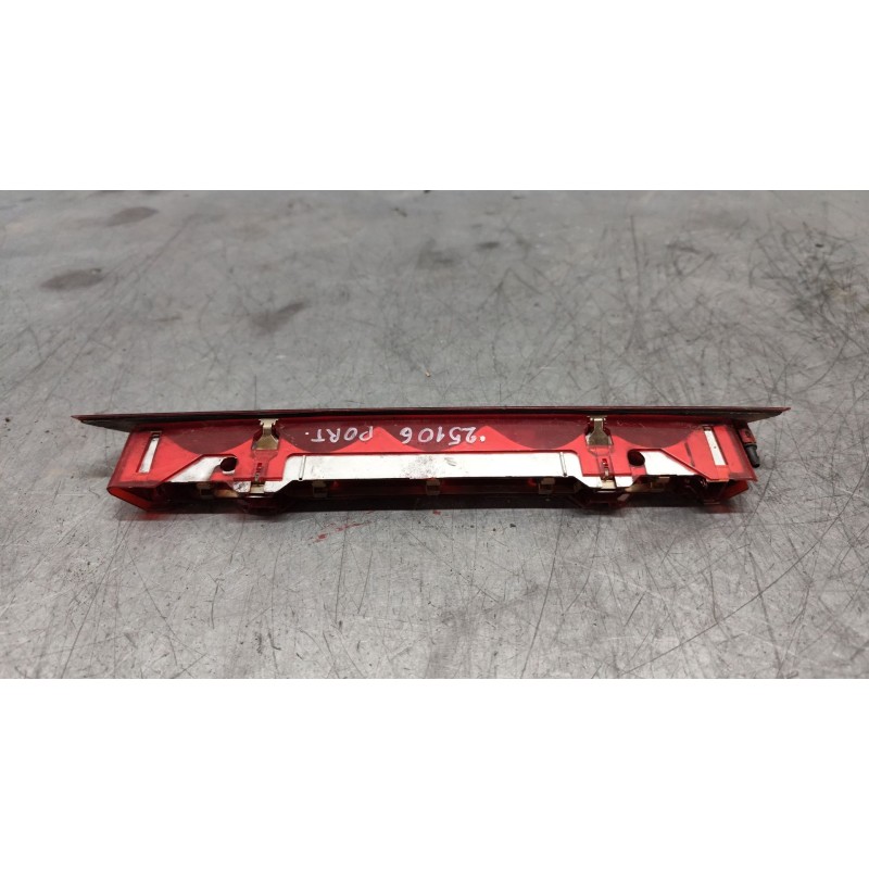 Recambio de luz central de freno para ford c-max 1.6 tdci cat referencia OEM IAM 7S7113A601BF - Blanco 3