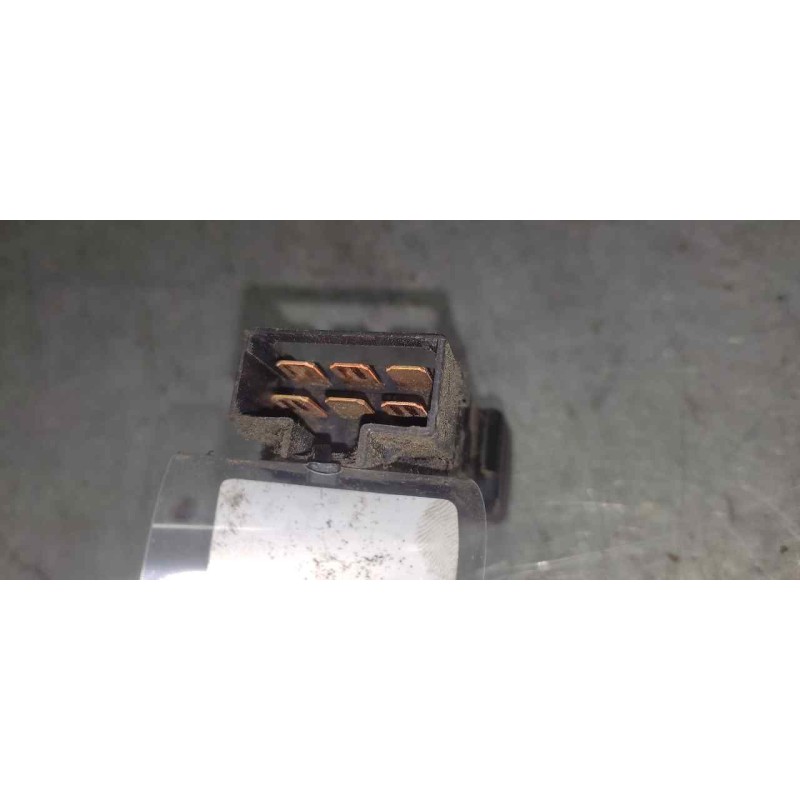 Recambio de boton antivaho para nissan pick-up (d22) cabina simple profesional 4x4 referencia OEM IAM   6 PINS - Rojo 2