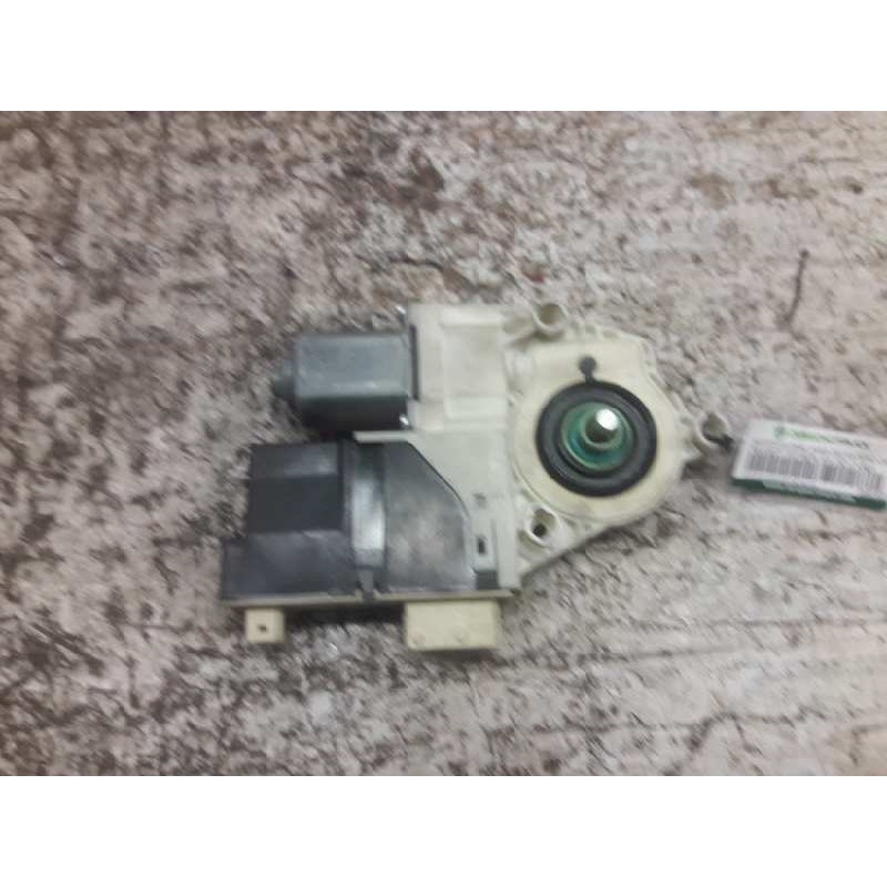 Recambio de motor elevalunas delantero derecho para peugeot 307 berlina (s2) d-sign referencia OEM IAM 996388103 997831101 77460