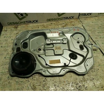 ELEVALUNAS DELANTERO DERECHO 4M51A045H16A 