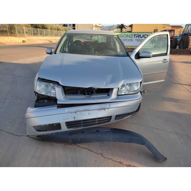 VOLKSWAGEN BORA BERLINA (1J2)