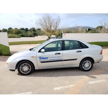 ford focus berlina (cak) del año 2000