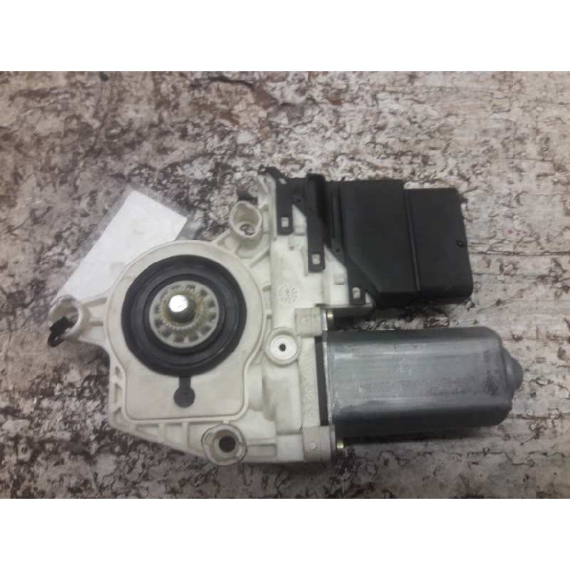 Recambio de motor elevalunas trasero derecho para volkswagen golf iv berlina (1j1) conceptline referencia OEM IAM 9776105407301 2