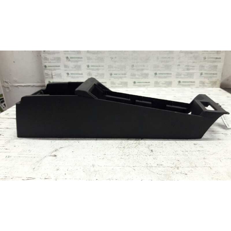 Recambio de guarnecidos varios para bmw serie 3 berlina (e46) 320d referencia OEM IAM 51168213680 CARCASA CONSOLA CENTRAL - Negro 2