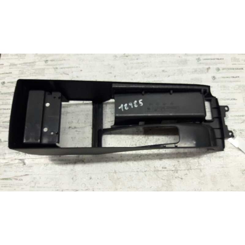 Recambio de guarnecidos varios para bmw serie 3 berlina (e46) 320d referencia OEM IAM 51168213680 CARCASA CONSOLA CENTRAL - Negro 3