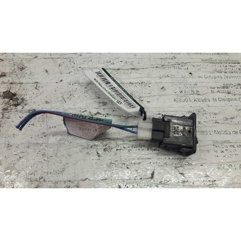 Recambio de boton antivaho para nissan patrol (k/w260) corto ta referencia OEM IAM 24017G9800 - Rojo 2