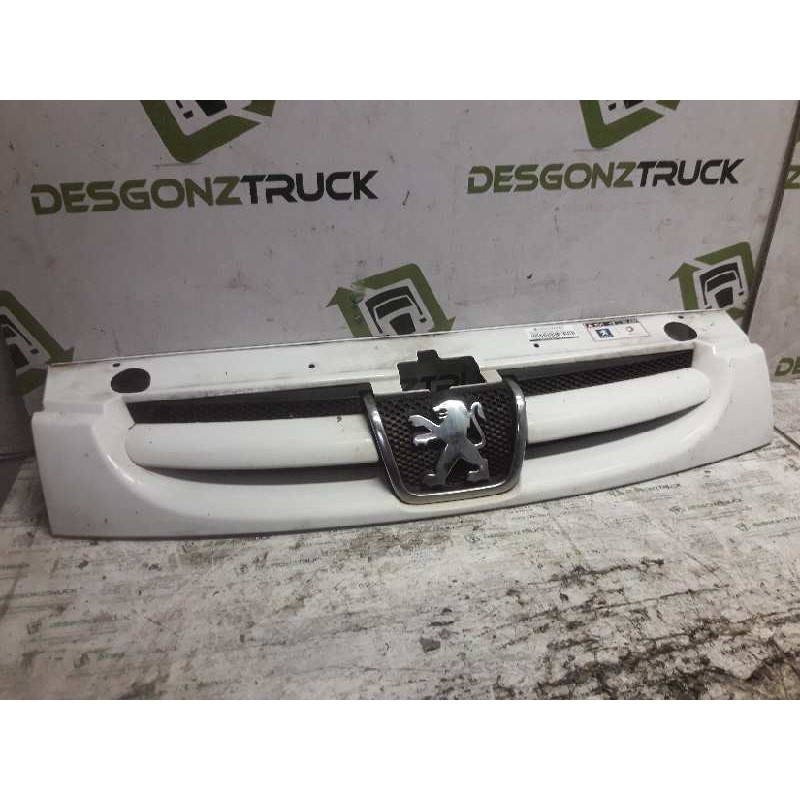 Recambio de rejilla delantera central para peugeot partner (s2) combi plus referencia OEM IAM - Blanco 2