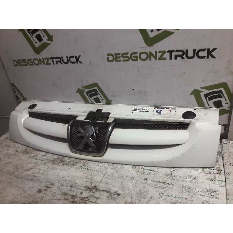 Recambio de rejilla delantera central para peugeot partner (s2) combi plus referencia OEM IAM - Blanco 3