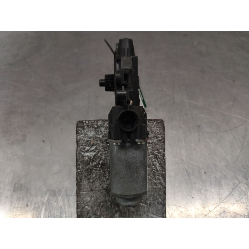 Recambio de motor elevalunas delantero izquierdo para kia cee'd 1.4 cat referencia OEM IAM - Negro 4