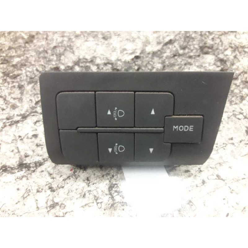 Recambio de boton antiniebla para peugeot boxer furgoneta 2.2 hdi 120 referencia OEM IAM B569  